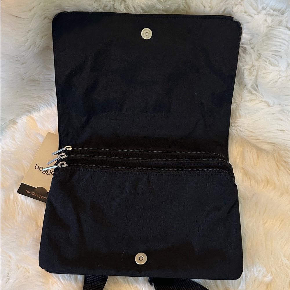 NWT Baggallini Black Bag Clever 3 Zip Crossbody - Picture 10 of 11
